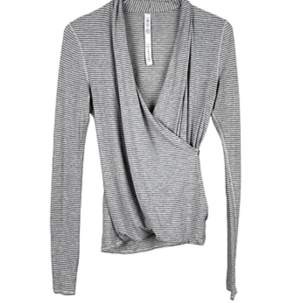 Lululemon full freedom, long sleeve top
